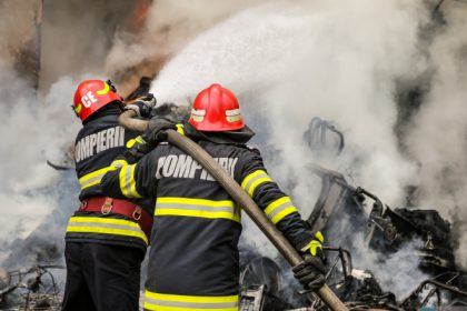 incendii-de-vegetatie-in-judetul-iasi:-pompierii-intervin-pe-trei-fronturi