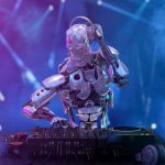 robot-militar-transformat-in-dj:-tehnologia-cucereste-ringul-de-dans-video