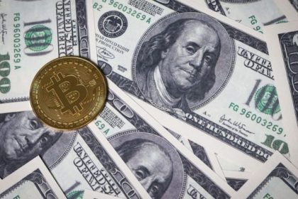 bitcoin-si-dolarul-au-scazut-dramatic.-ce-a-dus-la-acest-declin