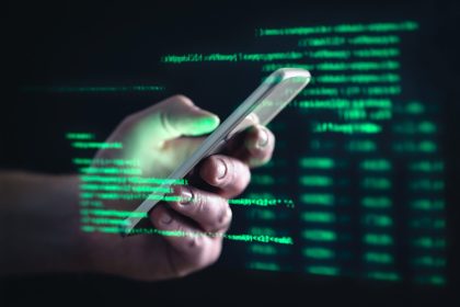 spyzie,-aplicatia-de-stalkerware-care-spioneaza-utilizatorii-de-android-si-iphone