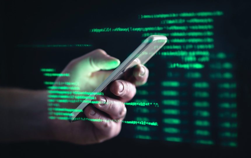 spyzie,-aplicatia-de-stalkerware-care-spioneaza-utilizatorii-de-android-si-iphone