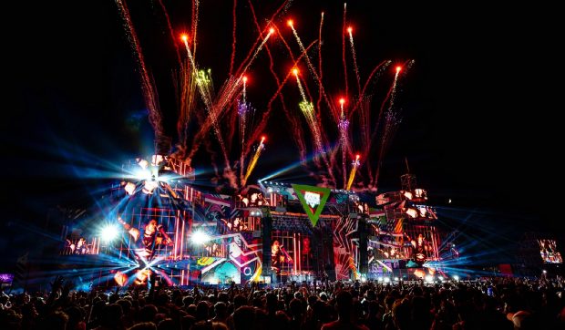 biletele-la-concerte-s-ar-putea-scumpi:-statul-iti-ia-jumatate-din-bani-pocnind-din-degete!