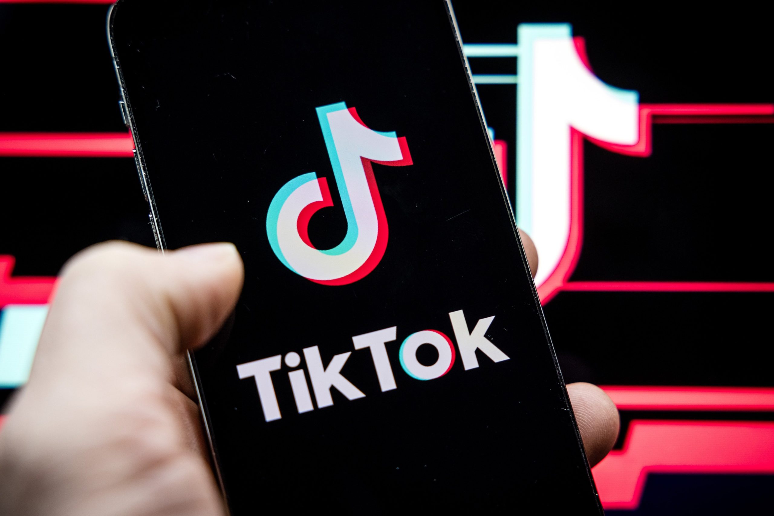 tiktok-concediaza-echipa-de-moderare-din-germania-si-o-inlocuieste-cu-ai-/-angajatii-intra-in-greva-sindicat:-ne-au-spus-clar:-nu-vrem-sa-vorbim-cu-voi-–-hotnews.ro