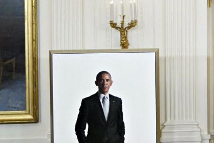 trump-a-mutat-portretele-lui-obama-si-bush-intr-o-zona-mai-putin-vizibila-a-casei-albe