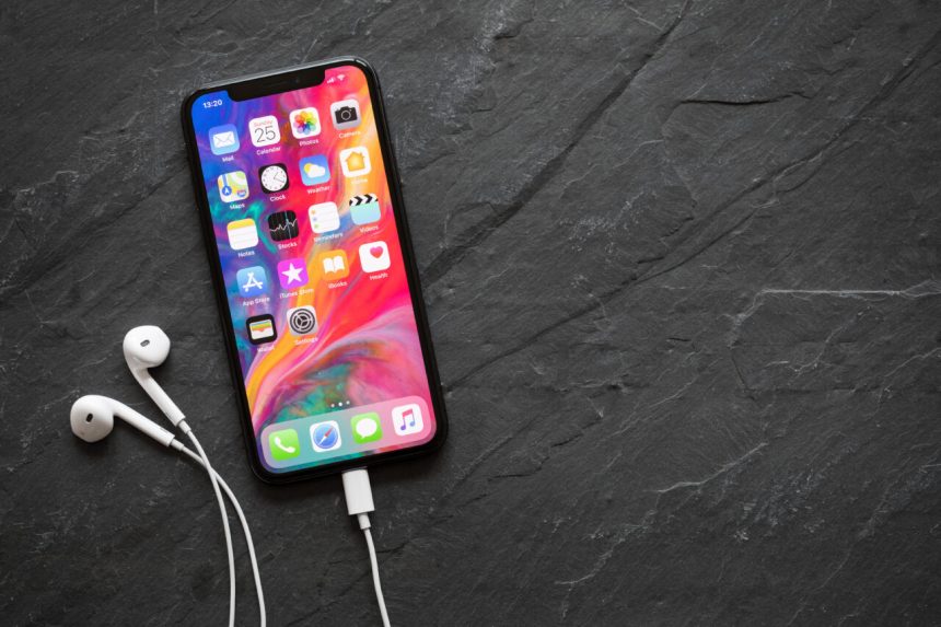de-ce-isi-pierde-iphone-ul-bateria-peste-noapte-si-cum-poti-preveni-asta