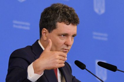 nicusor-dan:-nu-e-placut-sa-platesti-pentru-aparare-in-loc-de-educatie