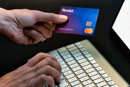revolut-a-ajuns-la-4-milioane-de-clienti-in-italia-si-devine-a-cincea-banca-–-hotnews.ro