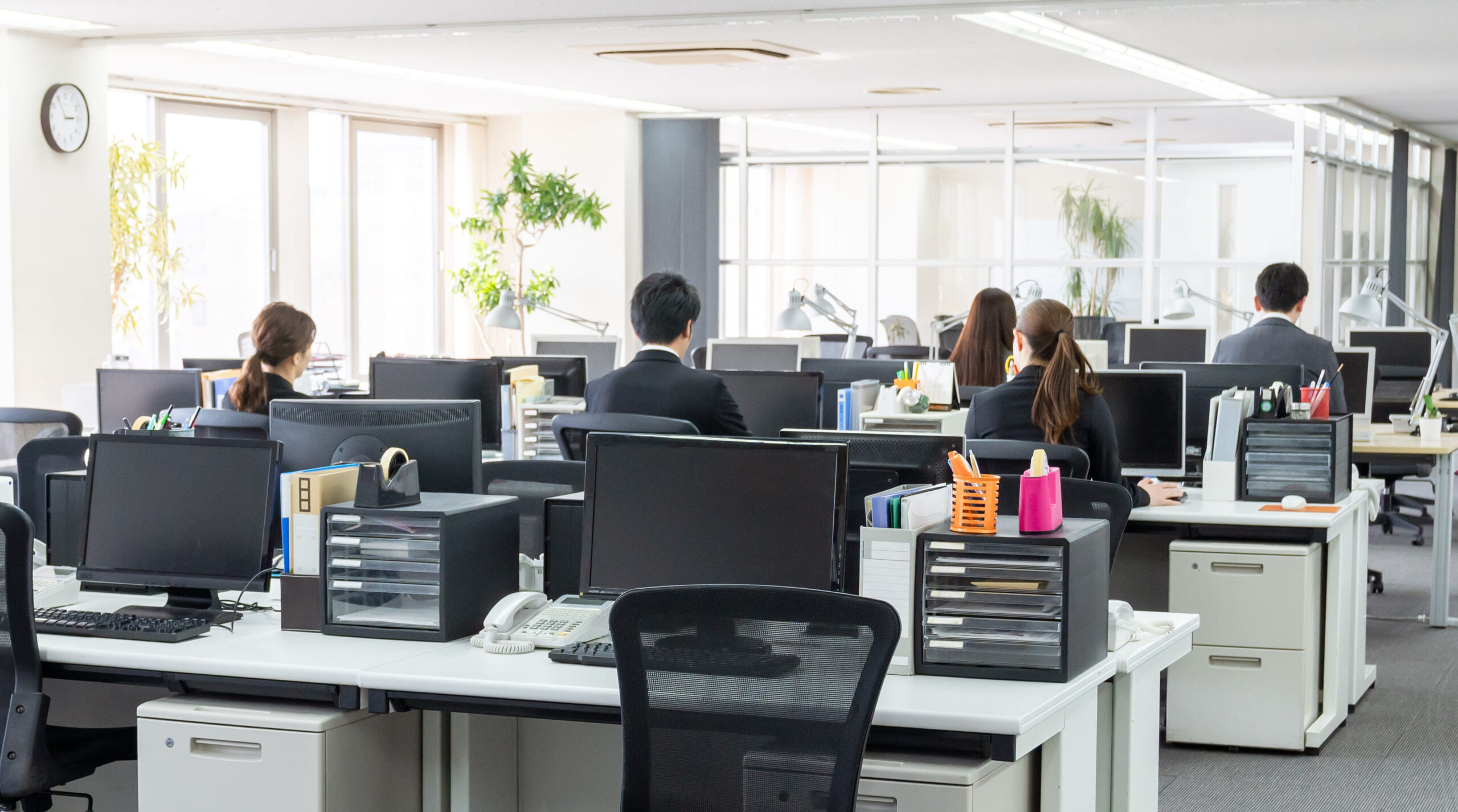 un-grup-de-cercetatori-care-au-vrut-sa-vada-cum-ne-afecteaza-ai-la-locul-de-munca-a-constatat-ca,-de-fapt,-ne-face-sa-muncim-mai-mult-–-hotnews.ro