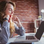 de-ce-cascam?-motivul-din-spatele-acestui-gest-banal-nu-este-cel-la-care-ne-gandeam-–-hotnews.ro