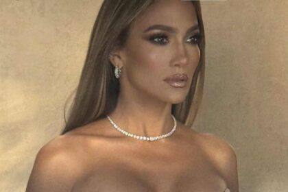 cat-costa-rochia-purtata-de-jennifer-lopez.-e-creata-de-designerul-roman-maria-lucia-hohan