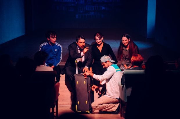 teatru/nunta-lui-decebal-(teatrelli)-plecari-fara-intoarceri-si-ramaneri-in-eclipsa