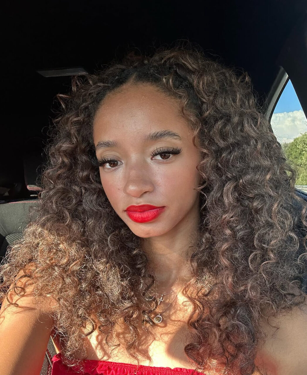 de-la-triplusalt-la-podiumul-de-moda.-povestea-fabuloasa-a-lui-jennifer-dossey