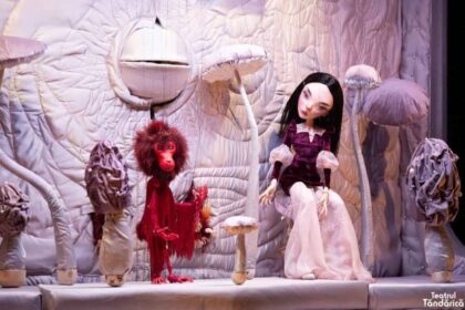 teatru-mare,-mic-iar-mare,-iar-mic-mic-pentru-o-vreme.-apoi-din-nou-mare