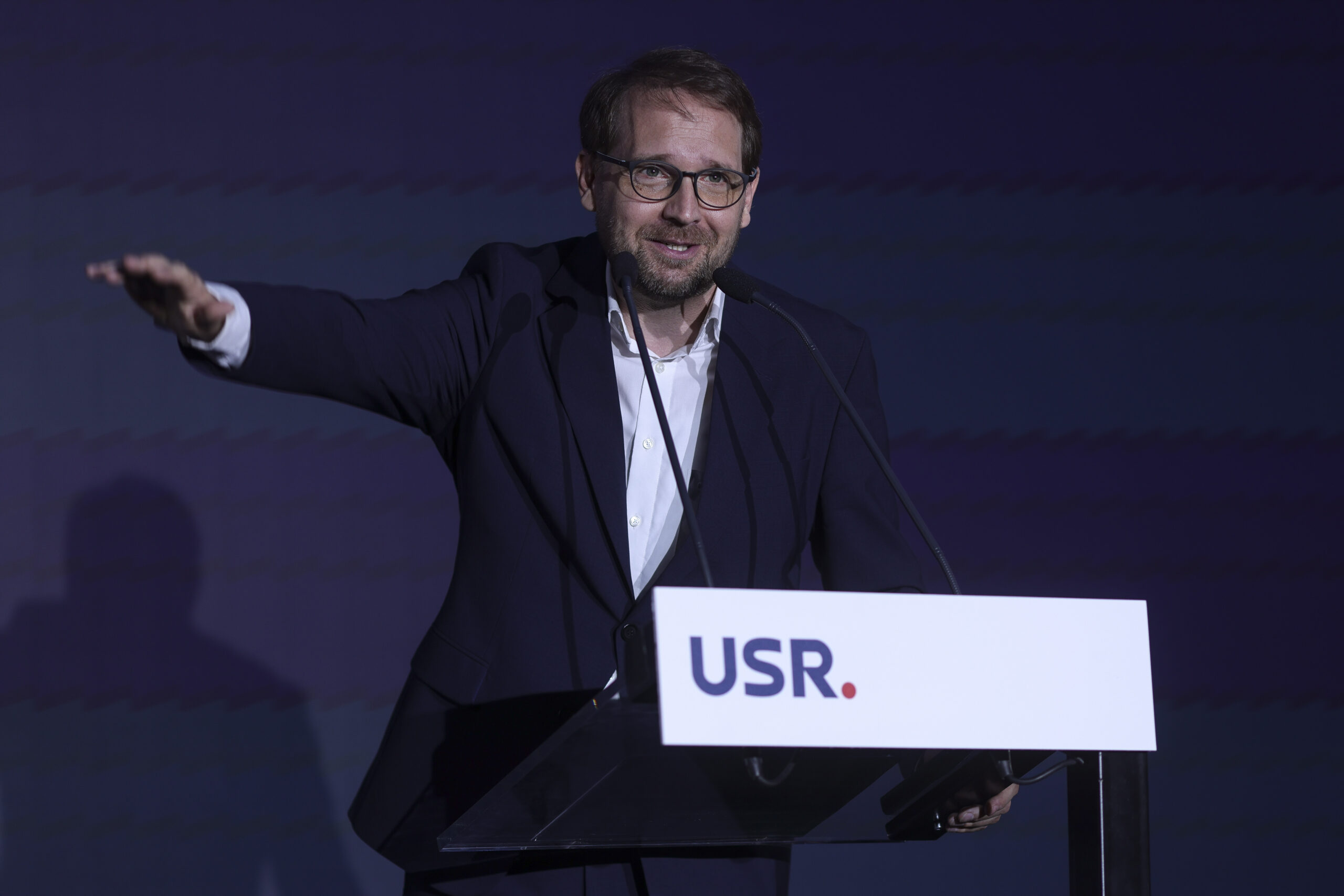 liderul-usr-acuza-un-atac-jegos-si-misogin-la-adresa-lui-catalin-drula-in-fata-unei-femei-competente,-raspunsul-e-mereu-acelasi-–-hotnews.ro