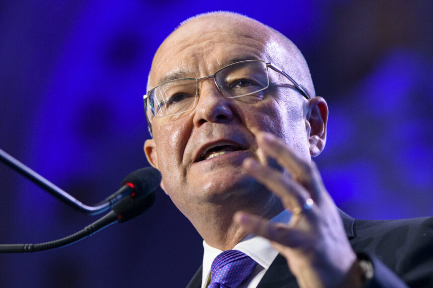 scandal-monstru-la-cluj.-emil-boc-a-rabufnit-la-adresa-usr:-eu-am-sase-mandate-de-primar,-voi-10-like-uri-pe-facebook