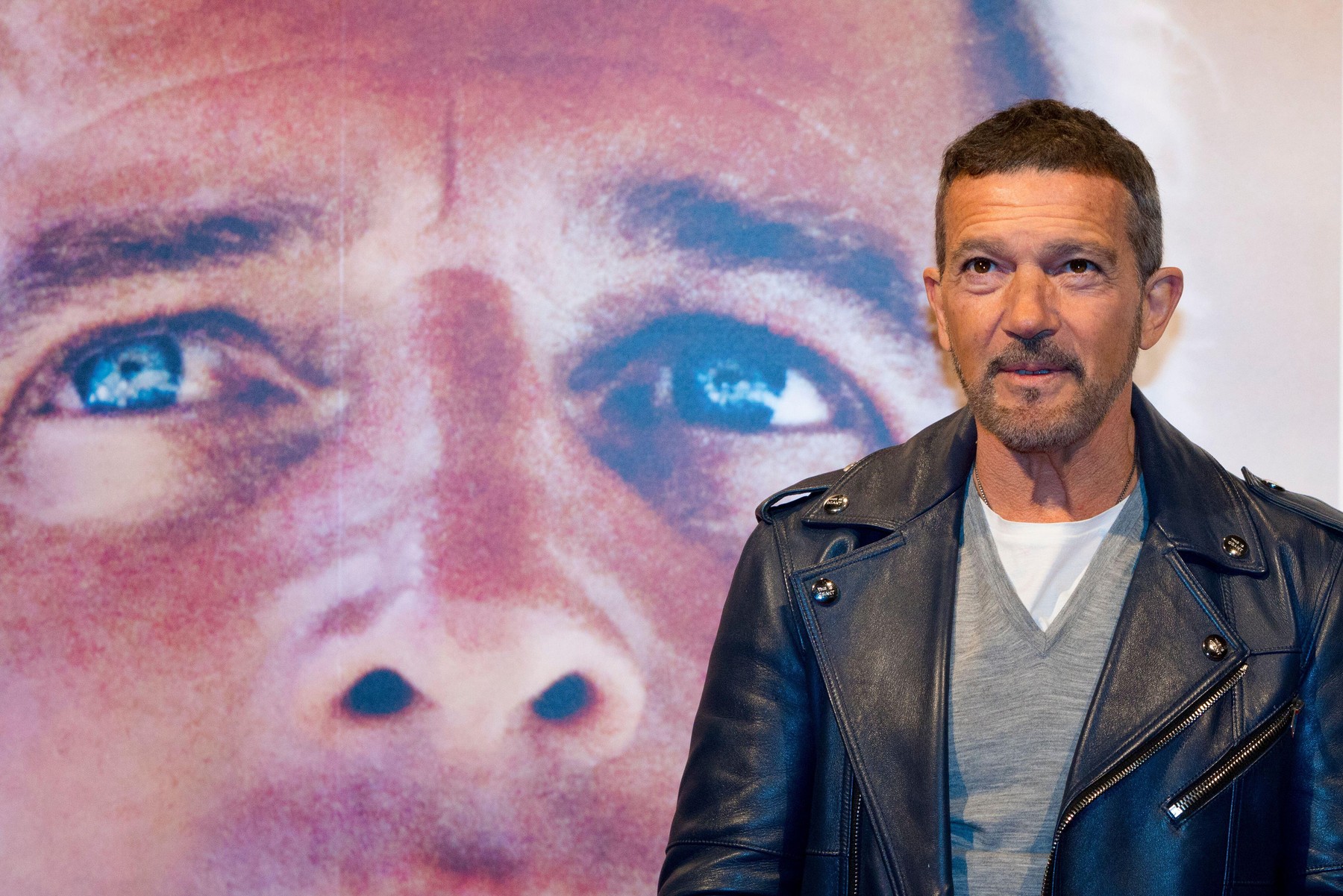 antonio-banderas-a-facut-lumina-asupra-viitorului-film-despre-regretatul-prezentator-tv-anthony-bourdain:-nu-va-fi-doar-despre-bucatarie-sau-tehnici-culinare-–-hotnews.ro