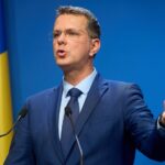 ministrul-apararii-si-a-trecut-in-cv-ul-cu-care-a-fost-in-ca-la-tarom-absolvirea-unei-facultati-care-neaga-ca-mosteanu-i-a-fost-vreodata-student-–-hotnews.ro