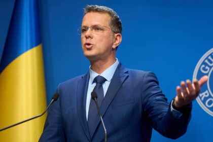 ministrul-apararii-si-a-trecut-in-cv-ul-cu-care-a-fost-in-ca-la-tarom-absolvirea-unei-facultati-care-neaga-ca-mosteanu-i-a-fost-vreodata-student-–-hotnews.ro