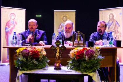 scandal-la-o-reuniune-bisericeasca-de-la-husi-un-preot-a-vociferat-impotriva-lui-adrian-papahagi:-l-ai-denigrat-pe-dl-georgescu/-un-provocator-georgist-care-nu-s-a-jenat-de-ierarhul-care-l-a-hirotonit-–-hotnews.ro