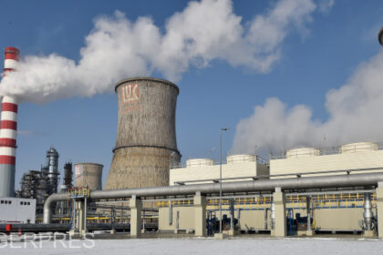 ministra-mediului-anunta-ca-va-obliga-rafinariile-sa-publice-masuratorile-de-poluare-a-aerului-sunt-frecvent-depasiri-foarte-mari-–-hotnews.ro