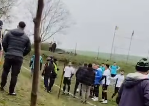 halucinant!-viceprimarul-a-lovit-un-jucator-cu-sticla-in-cap-in-timpul-unui-meci-din-romania