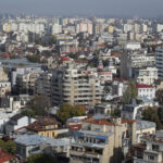 ce-urmeaza-in-romania-pentru-preturile-locuintelor-in-20262027-dupa-ce,-la-un-apartament-obisnuit,-impozitul-va-creste-cu-70-80%-raportul-unei-importante-banci-explica-ce-inseamna-pivotarea-de-la-estetic-la-pragmatic-–-hotnews.ro