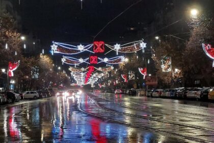 luminitele-de-craciun-se-aprind-azi-in-bucuresti-odata-cu-deschiderea-targului-de-craciun-din-piata-constitutiei-premierele-promise-de-administratia-locala-–-hotnews.ro