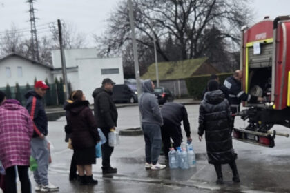 zeci-de-mii-de-romani-din-prahova-si-dambovita,-fara-apa-potabila.-oamenii-se-alimenteaza-din-cisterne