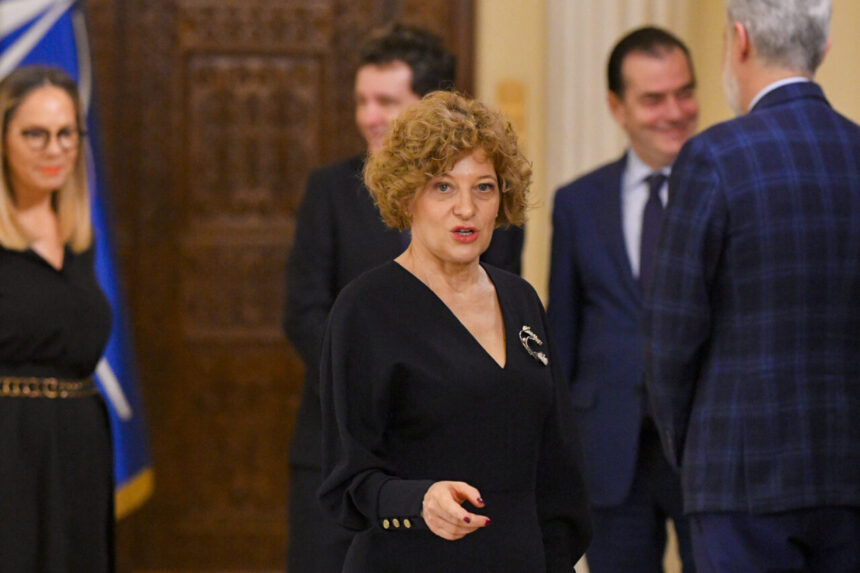 vicepremierul-oana-gheorghiu,-bilant-dupa-1-luna-de-mandat.-se-lauda-ca-in-timpul-petrecut-in-palatul-victoria-s-a-calificat-la-locul-de-munca:-prioritar-a-fost-sa-inteleg-sistemul