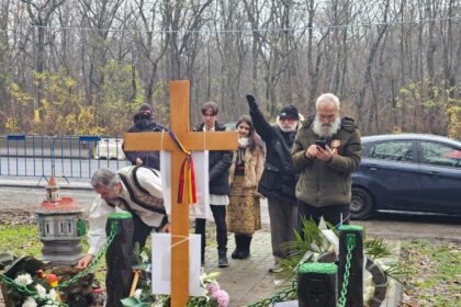 foto/video-cum-au-comemorat-simpatizantii-miscarii-legionare-87-de-ani-de-la-moartea-lui-zelea-codreanu:-de-ce-sa-nu-fie-voie?-jandarmi,-politisti,-nu-ne-a-zis-nimeni-nimic-am-aflat-de-pe-tiktok-–-hotnews.ro