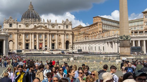 tara-care-atrage-milioane-de-turisti-care-cheltuie-doar-13-euro-pe-zi.-are-501-locuitori