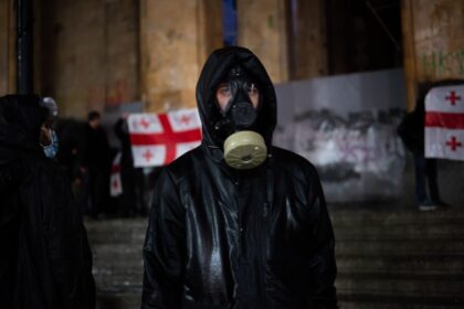 guvernul-georgian,-acuzat-ca-a-folosit-o-arma-chimica-din-primul-razboi-mondial-pentru-a-reprima-manifestatiile-masive-pro-europene-–-hotnews.ro
