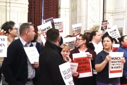protest-spontan-in-parlament-inainte-ca-bolojan-sa-si-asume-raspunderea-pe-legea-pensiilor-magistratilor