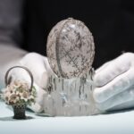foto-pret-record-pentru-o-bijuterie-a-familiei-imperiale-ruse-oul-de-iarna-a-fost-realizat-cu-4500-de-diamante-–-hotnews.ro