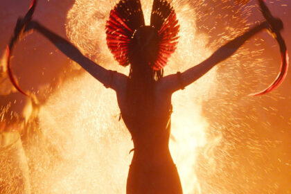 video-spectacolul-cinematografic-suprem:-noul-film-avatar-al-lui-james-cameron-i-a-uimit-pe-critici-inainte-de-lansarea-in-cinematografe-–-hotnews.ro