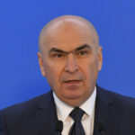 angajatii-de-la-guvern-ii-cer-lui-bolojan-sa-inceteze-„practica-toxica”.-in-caz-contrar,-ameninta-chiar-cu-boicotarea-sedintelor-de-guvern