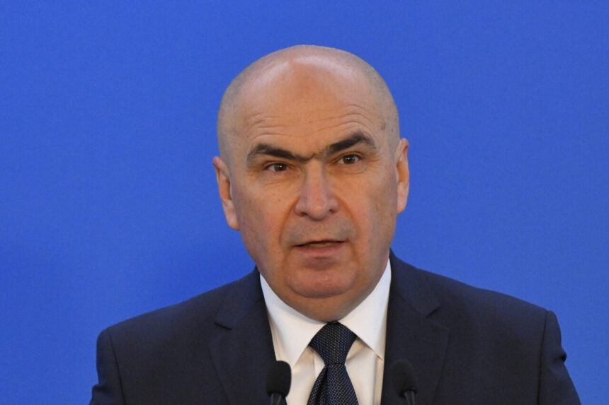 angajatii-de-la-guvern-ii-cer-lui-bolojan-sa-inceteze-„practica-toxica”.-in-caz-contrar,-ameninta-chiar-cu-boicotarea-sedintelor-de-guvern