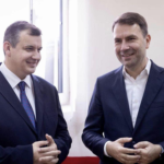 disperare-in-tabara-lui-drula-cu-cateva-zile-inainte-de-vot,-presedintele-si-toti-oamenii-din-jurul-sau-lupta-pentru-candidatul-usr.-tomac,-consilier-onorific,-ii-dedica-o-oda