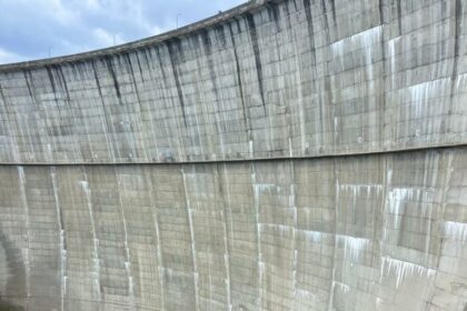 apele-romane:-lucrarile-hidrotehnice-functioneaza-normal;-umectarile-vizibile-nu-indica-o-avarie