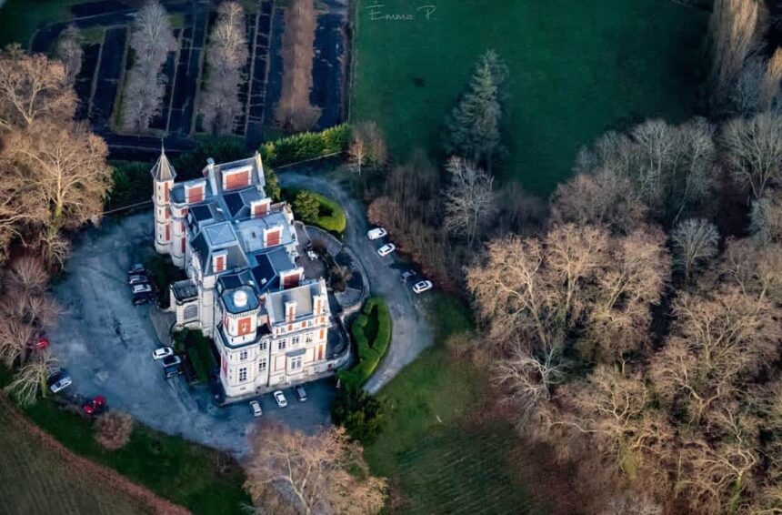 apartamente-la-castel-in-franta-la-pret-de-apartament-la-bloc-in-bucuresti.-cat-costa-sa-dormi-pe-viata-in-patul-ioanei-d’arc