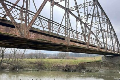 pod-rutier-vechi-de-peste-un-secol,-in-pericol-de-prabusire-la-brasov.-autoritatile-pregatesc-un-pod-provizoriu-de-pontoane-–-reporteris