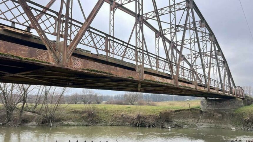 pod-rutier-vechi-de-peste-un-secol,-in-pericol-de-prabusire-la-brasov.-autoritatile-pregatesc-un-pod-provizoriu-de-pontoane-–-reporteris