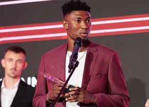 continua-sau-nu-la-dinamo?-kennedy-boateng,-cu-cartile-pe-fata:-clubul-e-constient-de-asta!-poate-voi-semna…