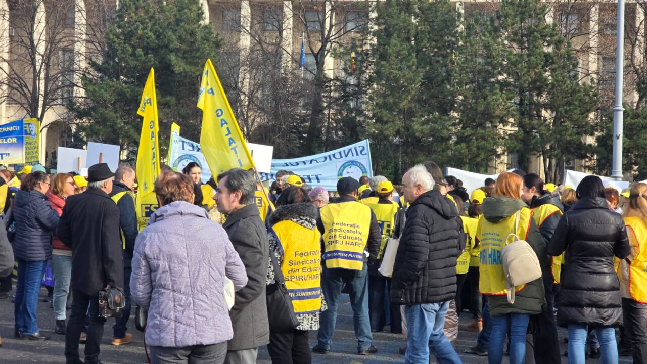 profesorii-„striga”-catalogul-in-fata-guvernului-romaniei-si-cer-demisia-lui-daniel-david:-„afirmatiile-ministrului-sunt-un-atac-la-democratie”