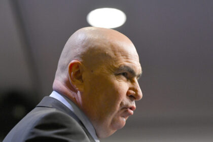 bolojan-ar-vrea-ca-salariul-minim-sa-fie-inghetat,-la-fel-ca-pensiile-in-2026.-care-va-fi-deficitul?