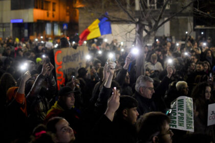 a-treia-zi-de-proteste-pentru-justitie-in-bucuresti-si-marile-orase.-manifestanti-in-piata-victoriei