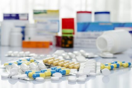 ce-medicamente-nu-trebuie-luate-niciodata-cu-lapte-sau-iaurt.-acestea-pot-bloca-sau-reduce-semnificativ-absorbtia-unor-tratamente-importante