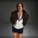 cand-nu-filmeaza-la-pro-tv,-raluka-cocheteaza-cu-rolul-de-mama:-„un-copil-te-face-sa-fii-prezent”