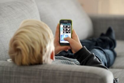 vor-urma-si-alte-tari-exemplul-australiei-in-ceea-ce-priveste-interzicerea-retelelor-sociale-pentru-minorii-sub-16-ani?