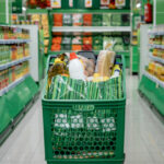 cat-de-scumpe-vor-fi-sarbatorile-pentru-romani-in-2025.-cu-cat-a-scazut-puterea-de-cumparare